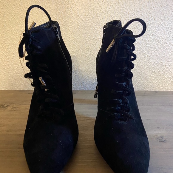 Aerosoles black suede ankle boots size 9 - Picture 2 of 6